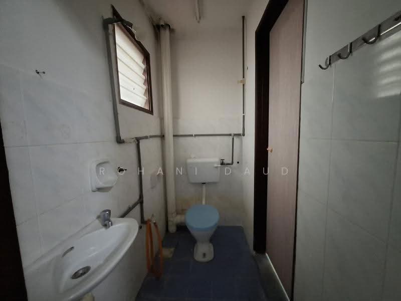 2-storey Terraced House for Sale in Bukit Beruntung (Selangor) - Rohani Daud - Bathroom - PropertyGuru.com.my