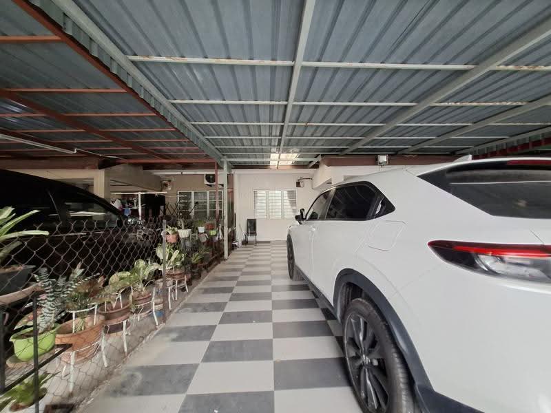 2-storey Terraced House for Sale in Bukit Beruntung (Selangor) - Rohani Daud - Car Park - PropertyGuru.com.my