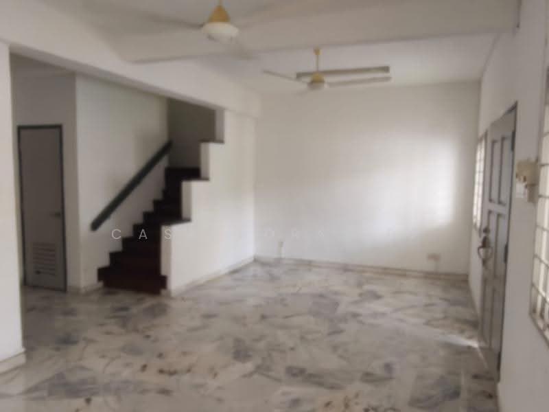 Rumah Teres untuk Disewa di Usj 2 (Subang Jaya) - Cassandra Tee - Living Room - PropertyGuru.com.my