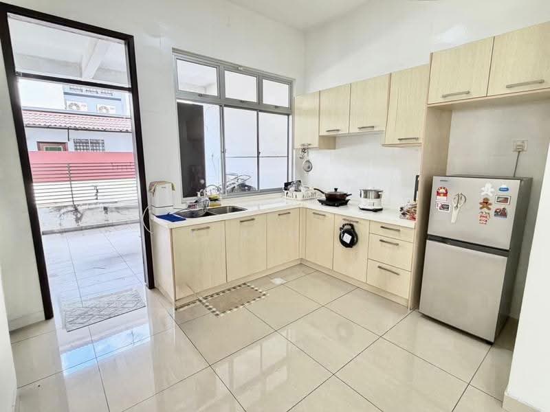 Rumah Teres 2-Tingkat untuk Dijual di Taman Molek (Johor Bahru) - Kok Hui - Kitchen - PropertyGuru.com.my