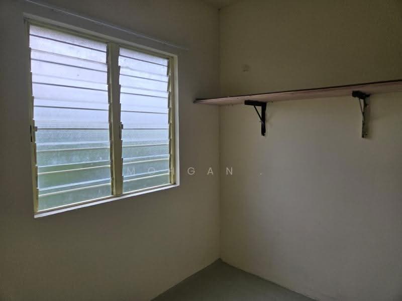 Flat for Sale at Kampung Lindungan PJS 6 - Mohgan . - Interior - PropertyGuru.com.my