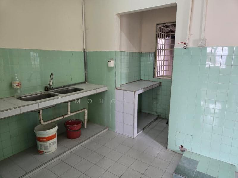 Flat for Sale at Kampung Lindungan PJS 6 - Mohgan . - Kitchen - PropertyGuru.com.my