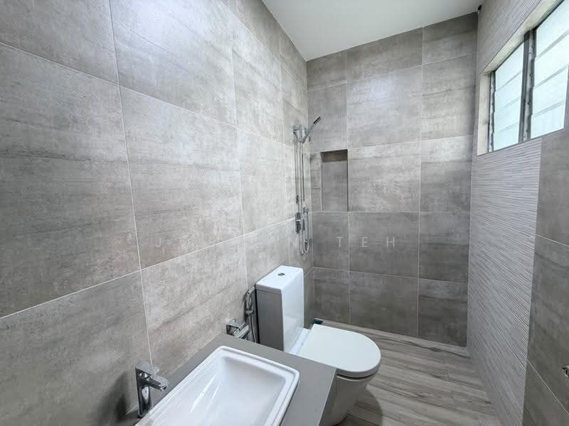 Rumah Berkembar untuk Dijual di SS 21, Damansara Utama (Petaling Jaya) - Jordan Teh - Bathroom - PropertyGuru.com.my