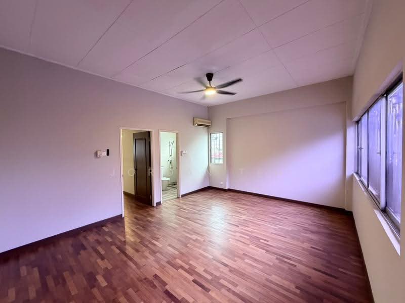 Rumah Berkembar untuk Dijual di SS 21, Damansara Utama (Petaling Jaya) - Jordan Teh - Living Room - PropertyGuru.com.my