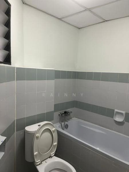 Pangsapuri untuk Disewa di MBF Tower - Rainny Wong - Bathroom - PropertyGuru.com.my
