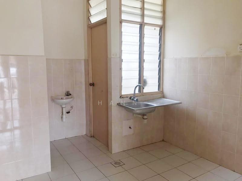 Rumah Teres 2-Tingkat untuk Disewa di Puchong (Selangor) - Hann . - Kitchen - PropertyGuru.com.my