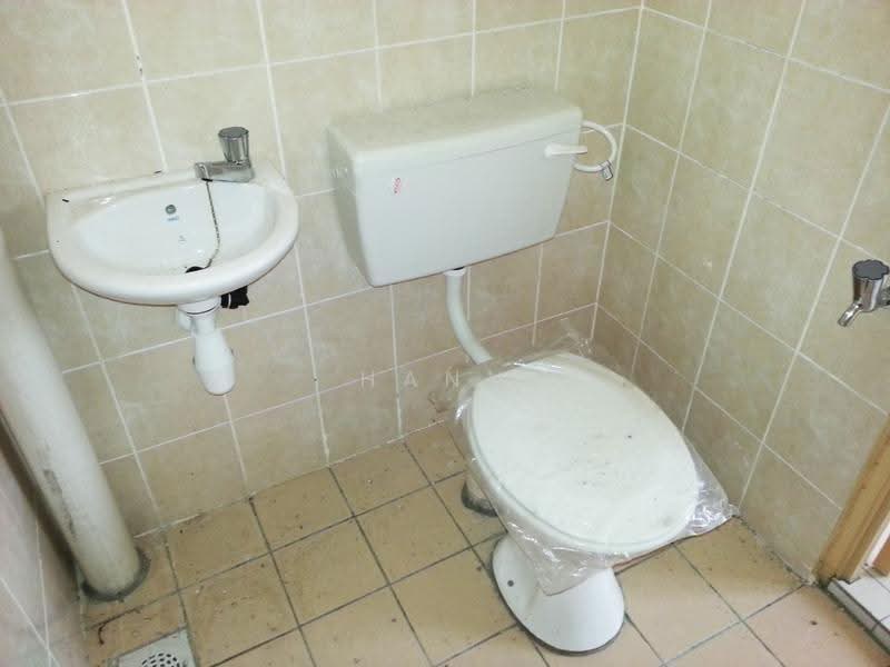 Rumah Teres 2-Tingkat untuk Disewa di Puchong (Selangor) - Hann . - Bathroom - PropertyGuru.com.my