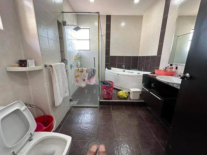 Semi-Detached House for Sale in Bukit Sungai Long 2 (Bandar Sungai Long) - Chris Lim Pek Yean - Bathroom - PropertyGuru.com.my