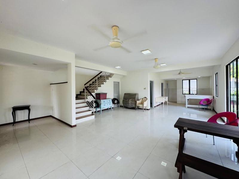 2-storey Terraced House for Sale in Seksyen U9 (Shah Alam) - Alif Saad - Living Room - PropertyGuru.com.my