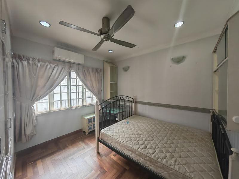 Rumah Berkembar untuk Dijual di Seksyen 9 (Shah Alam) - RL Han - Bedroom - PropertyGuru.com.my
