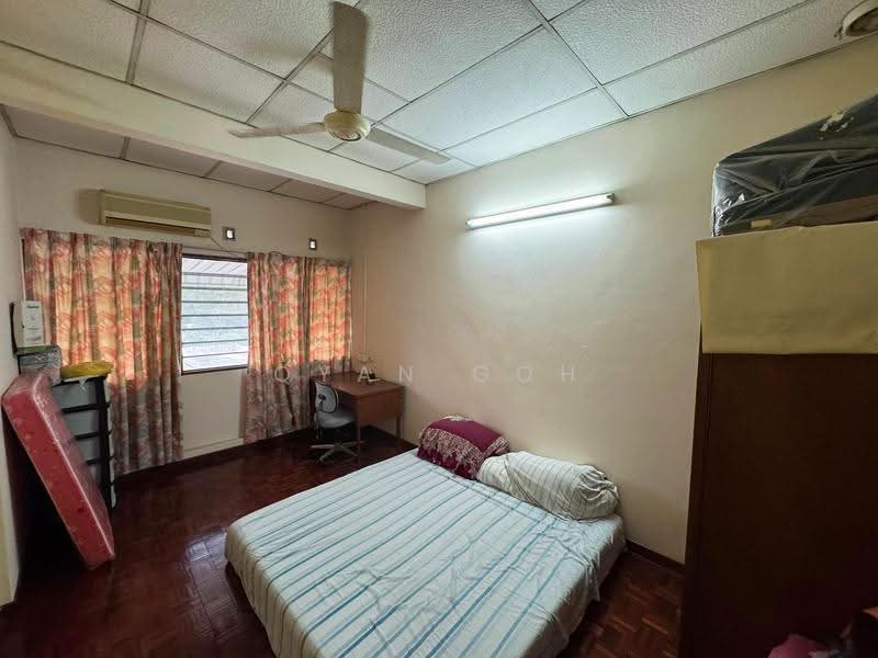 Rumah Teres 2-Tingkat untuk Dijual di Bukit Dumbar (Jelutong) - Qyan Goh - Bedroom - PropertyGuru.com.my