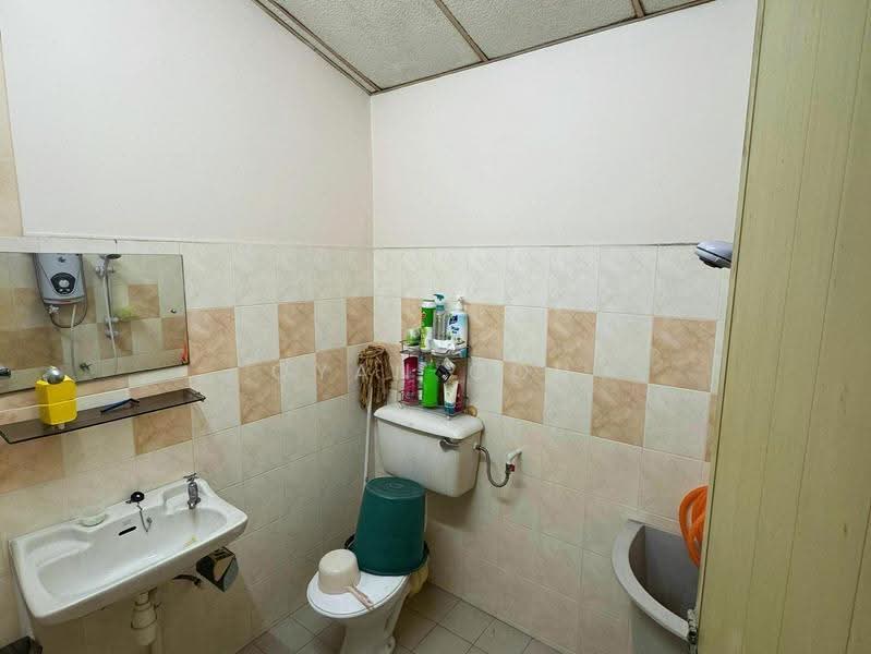 Rumah Teres 2-Tingkat untuk Dijual di Bukit Dumbar (Jelutong) - Qyan Goh - Bathroom - PropertyGuru.com.my