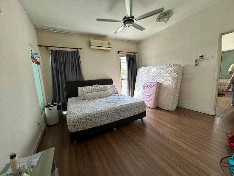 Rumah Teres 2.5-Tingkat untuk Dijual di Damansara Damai (Selangor) - Kelven Tan - Bedroom - PropertyGuru.com.my