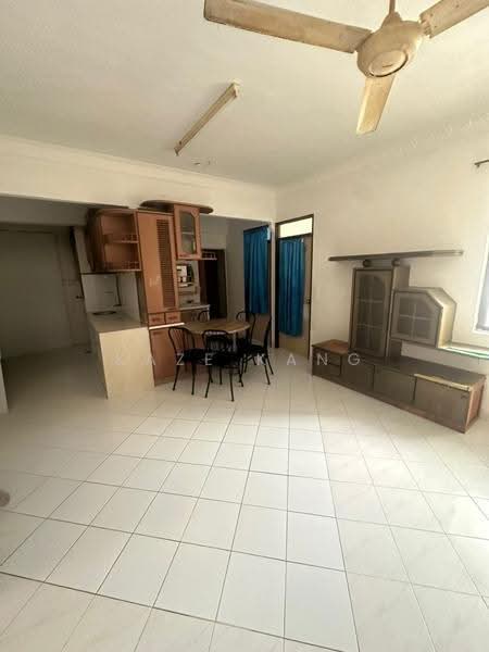 Pangsapuri untuk Disewa di Seri Nibung - Kaze Kang - Living Room - PropertyGuru.com.my