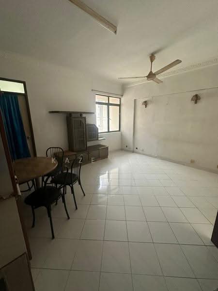 Pangsapuri untuk Disewa di Seri Nibung - Kaze Kang - Living Room - PropertyGuru.com.my