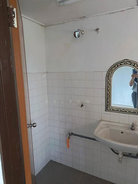 2.5-storey Terraced House for Sale in Taman Sri Sinar (Segambut) - Kelven Tan - Bathroom - PropertyGuru.com.my
