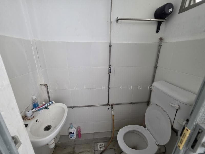 Pangsapuri untuk Dijual di The Rise Collection 1 - Kenneth Kung - Bathroom - PropertyGuru.com.my