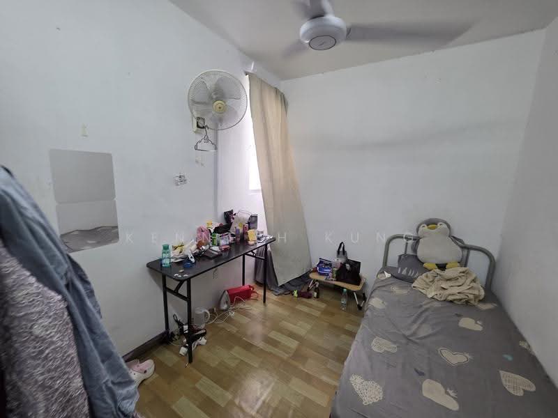 Pangsapuri untuk Dijual di The Rise Collection 1 - Kenneth Kung - Bedroom - PropertyGuru.com.my
