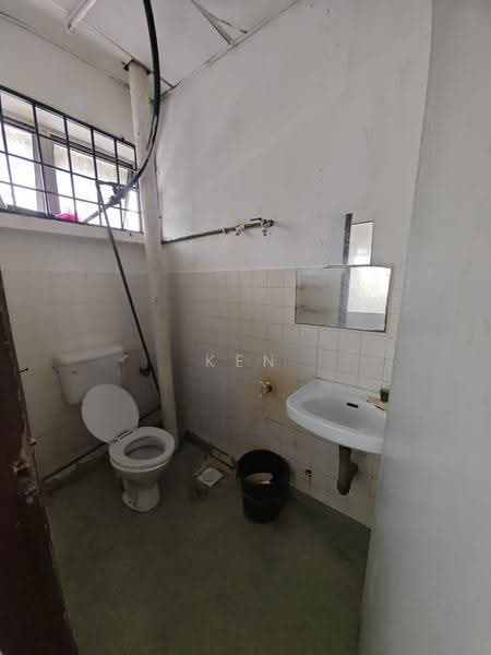 Factory for Rent in Taman Universiti (Skudai) - Ken Kor - Bathroom - PropertyGuru.com.my