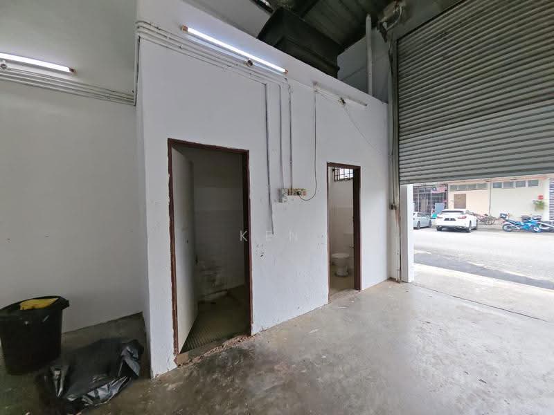 Factory for Rent in Taman Universiti (Skudai) - Ken Kor - Bathroom - PropertyGuru.com.my