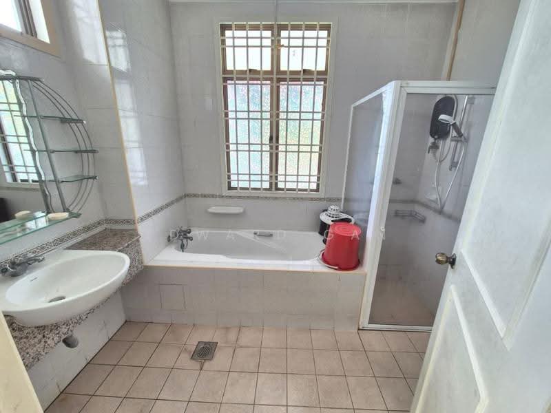 Semi-Detached House for Rent in Taman Impian Emas (Skudai) - Edward Gan - Bathroom - PropertyGuru.com.my