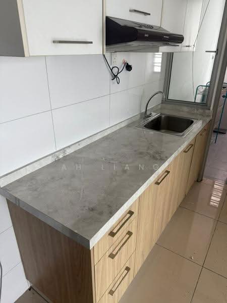 Kediaman Servis untuk Dijual di Pandan Residence 2 - Ah Liang - Kitchen - PropertyGuru.com.my