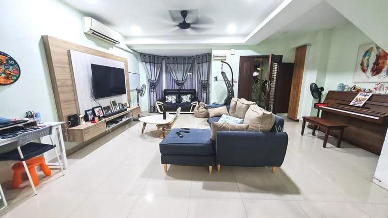 2-storey Terraced House for Sale in Bandar Putra Permai (Seri Kembangan) - Frances Liew - Living Room - PropertyGuru.com.my