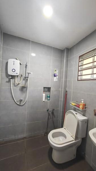 2-storey Terraced House for Sale in Bandar Putra Permai (Seri Kembangan) - Frances Liew - Bathroom - PropertyGuru.com.my