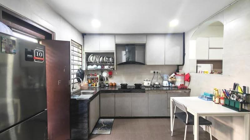 2-storey Terraced House for Sale in Bandar Putra Permai (Seri Kembangan) - Frances Liew - Kitchen - PropertyGuru.com.my