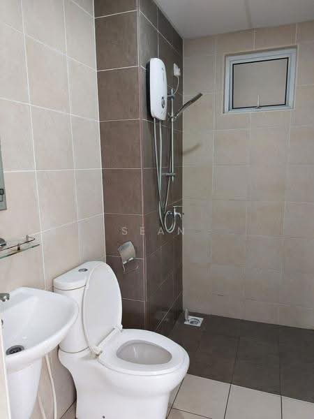 Kediaman Servis untuk Dijual di Pangsapuri Tanah Emas (Golden Sands) - Sean Yeoh - Bathroom - PropertyGuru.com.my