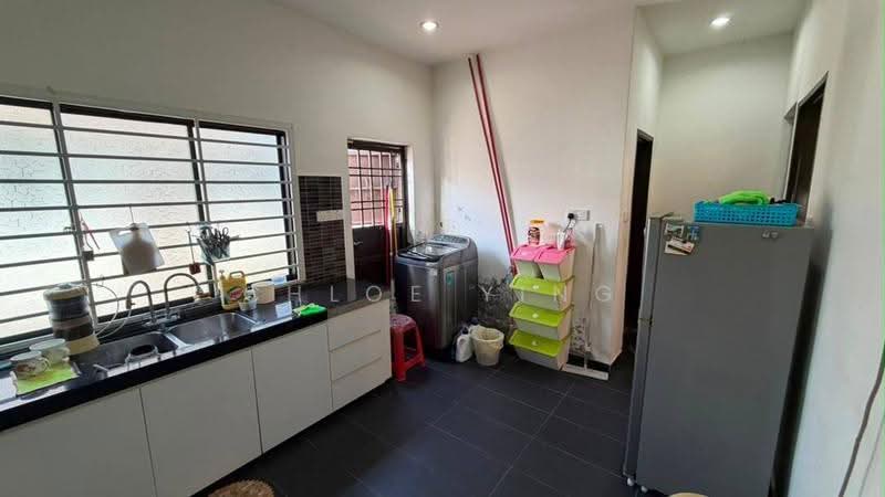 Rumah Teres 2-Tingkat untuk Dijual di Taman Setia Indah (Tebrau) - Chloe Ying - Kitchen - PropertyGuru.com.my