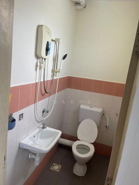 Pangsapuri untuk Disewa di Mentari Court - Joanne Diong - Bathroom - PropertyGuru.com.my