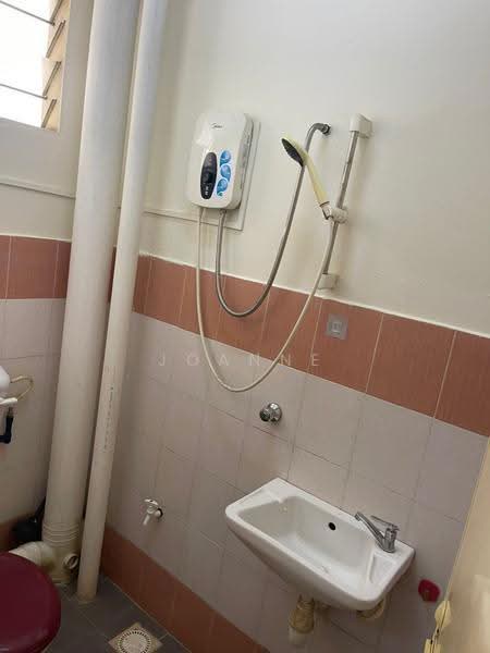 Pangsapuri untuk Disewa di Mentari Court - Joanne Diong - Bathroom - PropertyGuru.com.my
