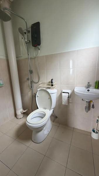 Kondominium untuk Disewa di Beverly 2 - Sharon Wong - Bathroom - PropertyGuru.com.my