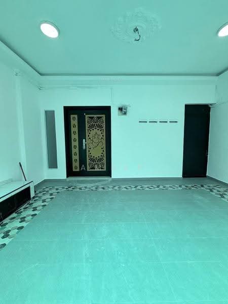 Rumah Teres 2-Tingkat untuk Dijual di Taman Bukit Tiram (Ulu Tiram) - Amber Hew - Entrance - PropertyGuru.com.my