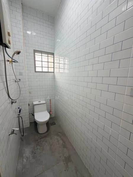 Rumah Teres 2-Tingkat untuk Dijual di Taman Bukit Tiram (Ulu Tiram) - Amber Hew - Bathroom - PropertyGuru.com.my