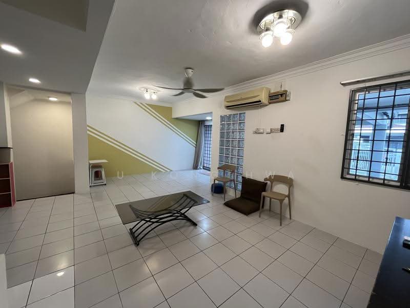 2.5-storey Terraced House for Rent in Gasing Indah (Petaling Jaya) - Iu Kong Hwa - Living Room - PropertyGuru.com.my