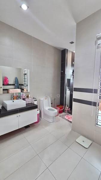 Semi-Detached House for Sale in Taman Seri Austin (Tebrau) - Nelson Tan Poh Kiong - Bathroom - PropertyGuru.com.my