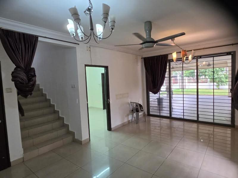 Rumah Teres 2.5-Tingkat untuk Dijual di Puchong (Selangor) - Ivan Tan - Living Room - PropertyGuru.com.my