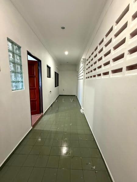 1-storey Terraced House for Sale in Taman Desa Jaya (Johor Bahru) - Calvin Lee - Corridor - PropertyGuru.com.my