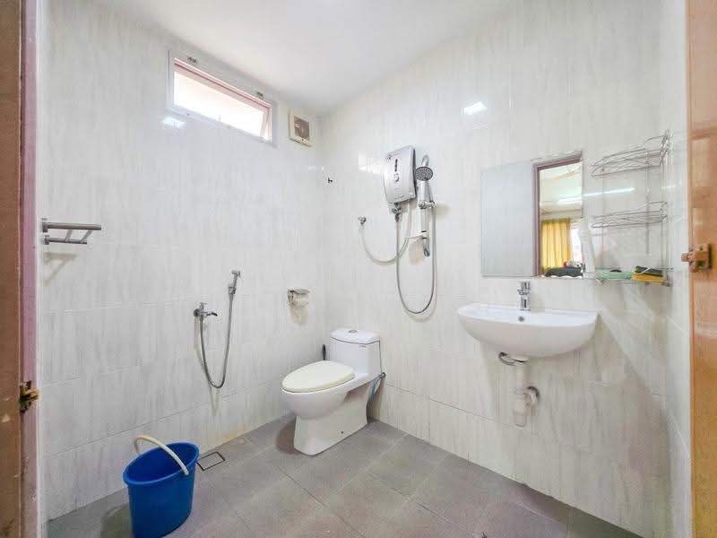 Rumah Teres 2-Tingkat untuk Dijual di Taman Maluri (Cheras) - Zul Syafiq - Bathroom - PropertyGuru.com.my