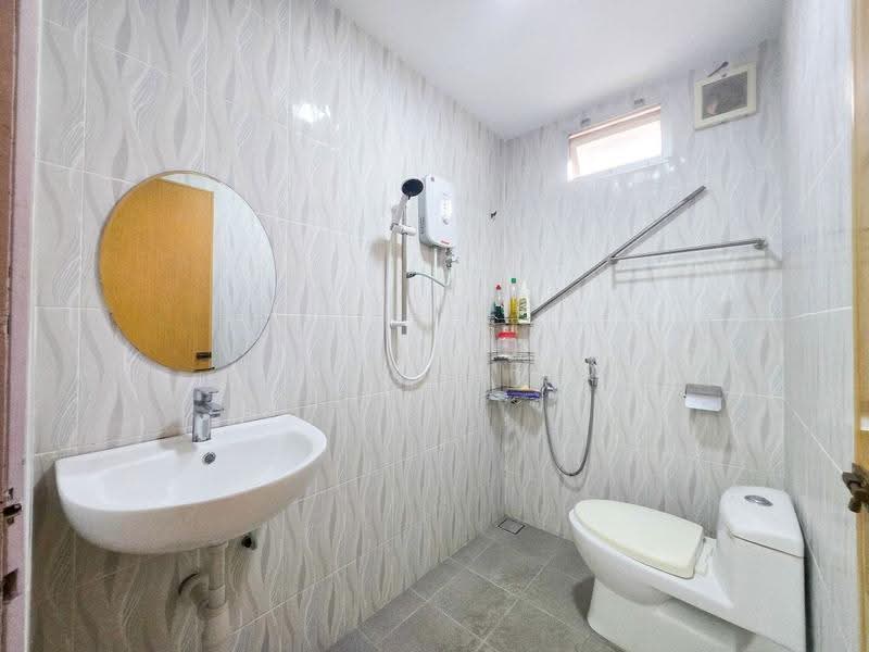 Rumah Teres 2-Tingkat untuk Dijual di Taman Maluri (Cheras) - Zul Syafiq - Bathroom - PropertyGuru.com.my
