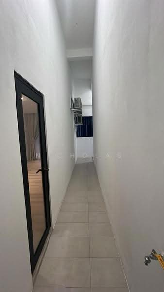 Kondominium untuk Disewa di Milano Eight - Nicholas Tan - Corridor - PropertyGuru.com.my