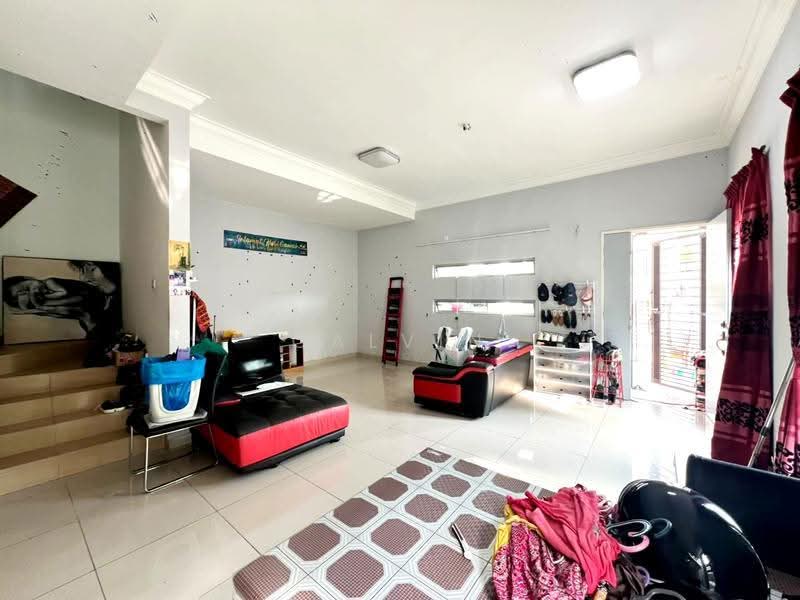Rumah Kluster untuk Dijual di Taman Seri Austin (Tebrau) - Calvin Lee - Living Room - PropertyGuru.com.my