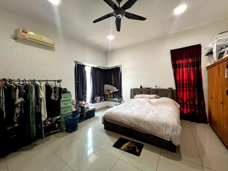 Rumah Kluster untuk Dijual di Taman Seri Austin (Tebrau) - Calvin Lee - Bedroom - PropertyGuru.com.my