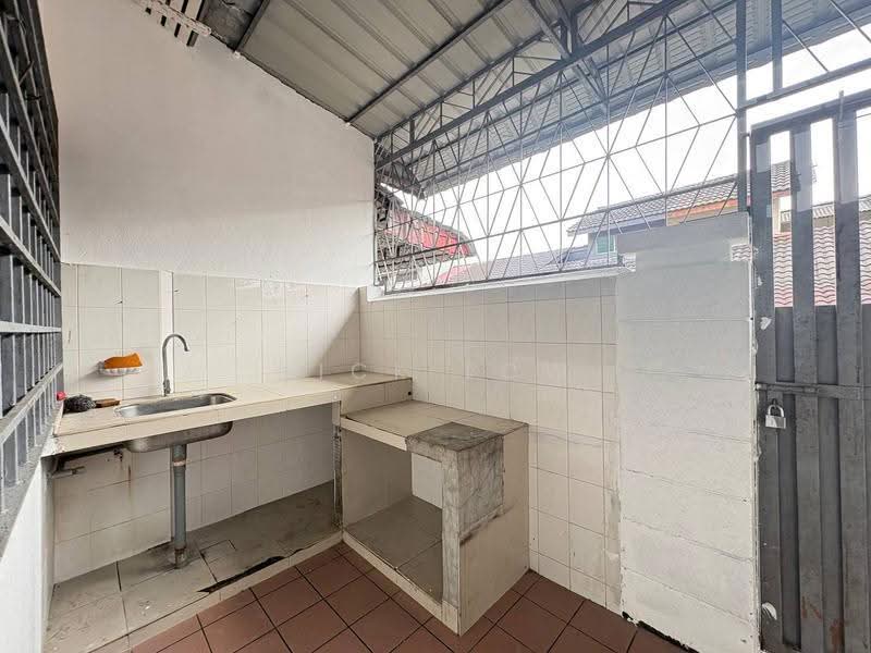 1-storey Terraced House for Rent in Taman Johor Jaya (Johor Bahru) - Nick Low - Kitchen - PropertyGuru.com.my