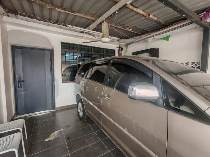 Rumah Teres 2-Tingkat untuk Dijual di Taman Johor Jaya (Johor Bahru) - Sean Yeoh - Car Park - PropertyGuru.com.my