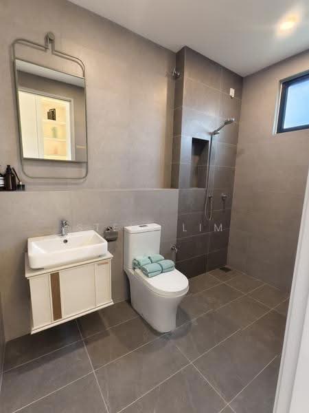 Rumah Teres 2-Tingkat untuk Dijual di Telok Panglima Garang (Selangor) - Steve Lim - Bathroom 2 - PropertyGuru.com.my