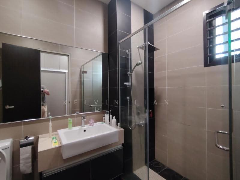 2-storey Terraced House for Sale in Elmina (Shah Alam) - Kelvin Lian - Master Bath - PropertyGuru.com.my