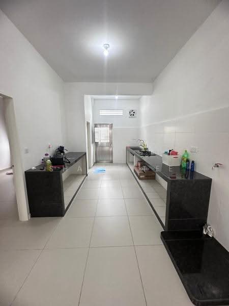 Rumah Teres 2-Tingkat untuk Disewa di Bandar Seri Impian (Kluang) - Shanel Tee - Kitchen - PropertyGuru.com.my